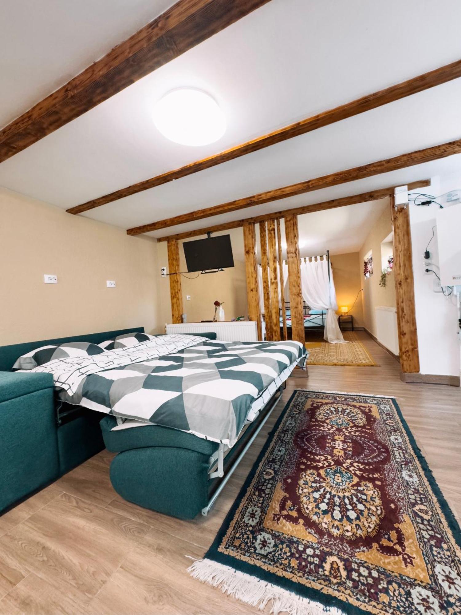 Yard Studio Rasnov Apartment Exterior photo